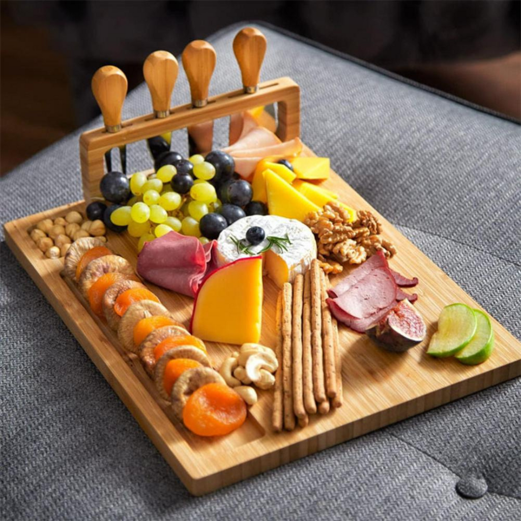 Tábua de Corte para Queijos em Bambu + 4 Espátulas para Queijo